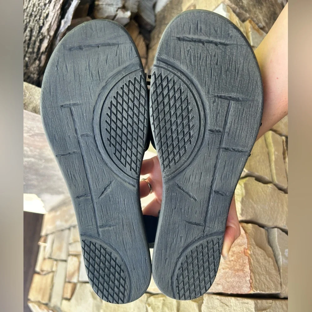 OTBT Voyage Stylish Black leather sandals w/unique woven detail NWOB Sz-8.5. Q
